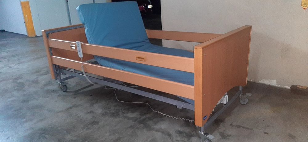 Cama articulada hospitalar elevatória elétrica