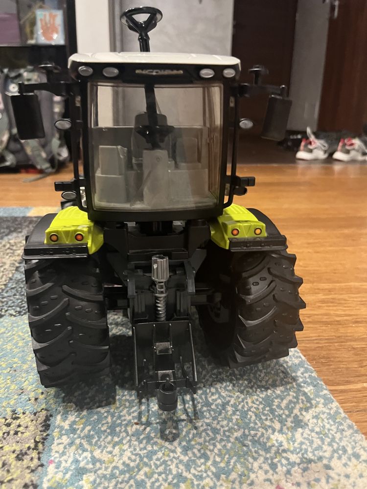 Class xerion 5000 Bruder