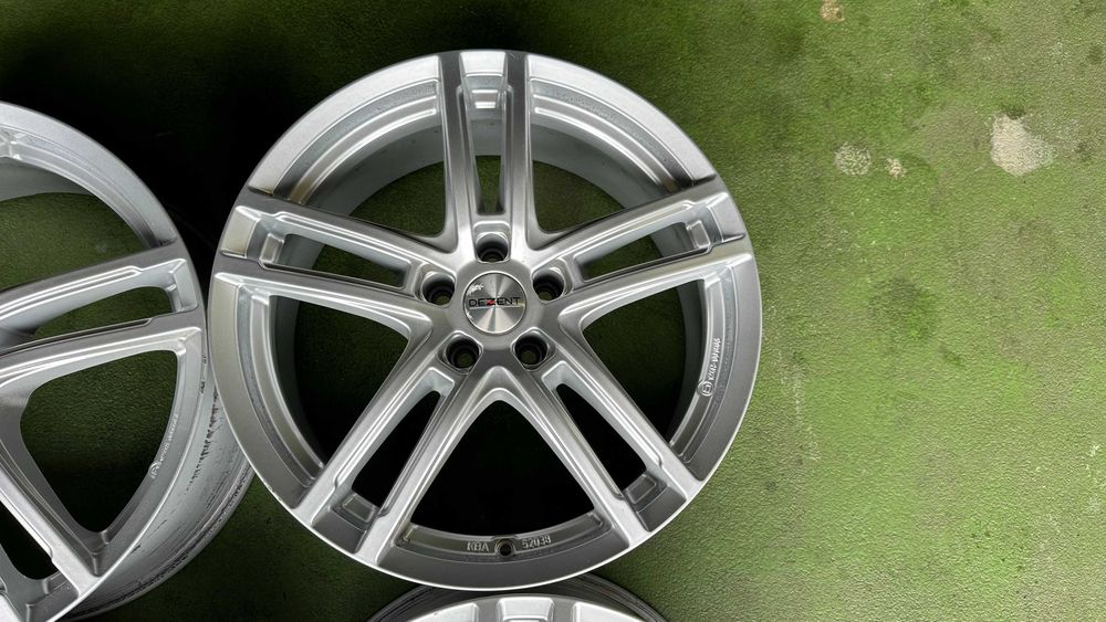 Felgi aluminiowe 19" Dezent 8Jx19H2 5x112x66,6 ET39 4x Mercedes Audi