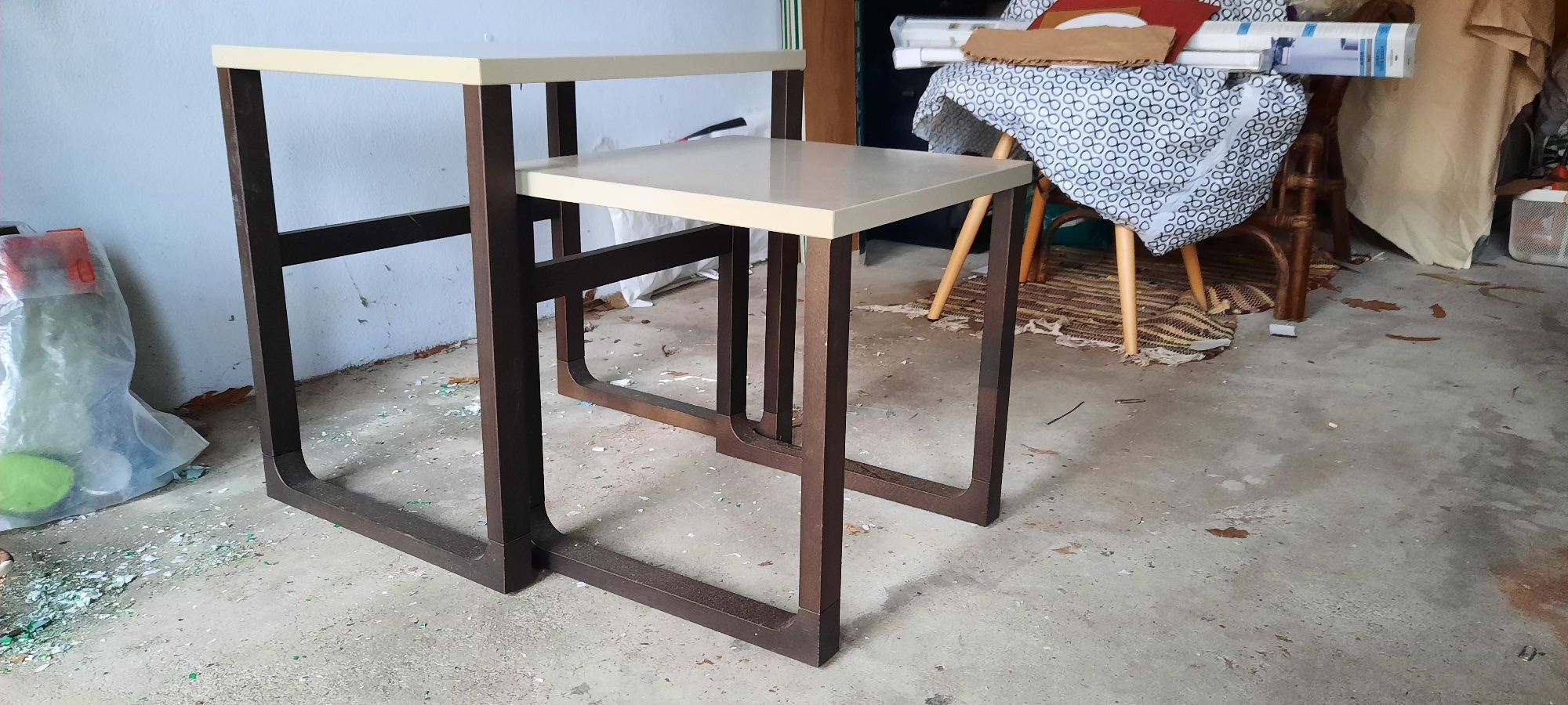 2 mesas de apoio IKEA