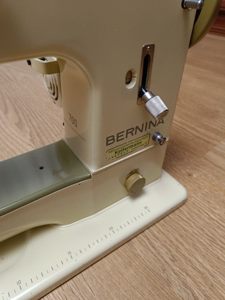 Швейная машинка BERNINA