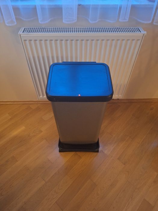 monia duży metalowy kosz na śmieci uchylny Rotho