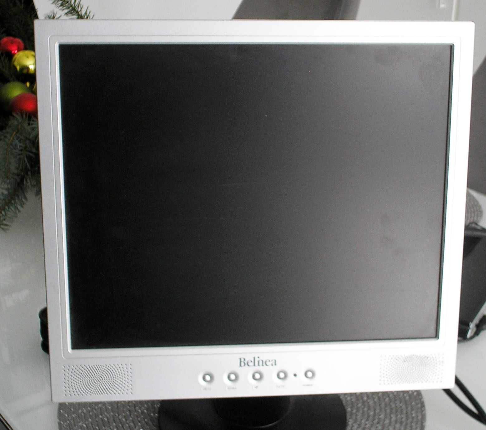 Monitor Belinea 17" wraz z kablami , dobry stan