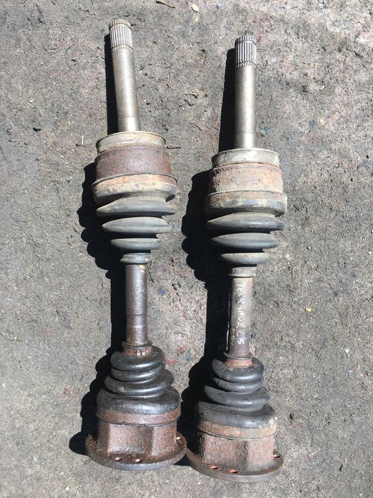 Полуось привод шрус Nissan Terrano (ПЕРЕДНЯ) (1993-2006 р.в.).