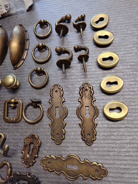 stare okucia meblowe