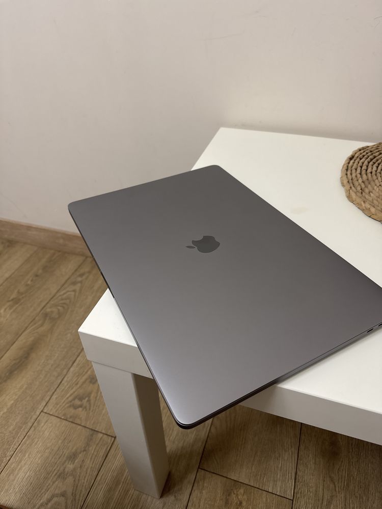 Macbook Pro 16’ - i7 - 32 DDR4 - 500GB A2141