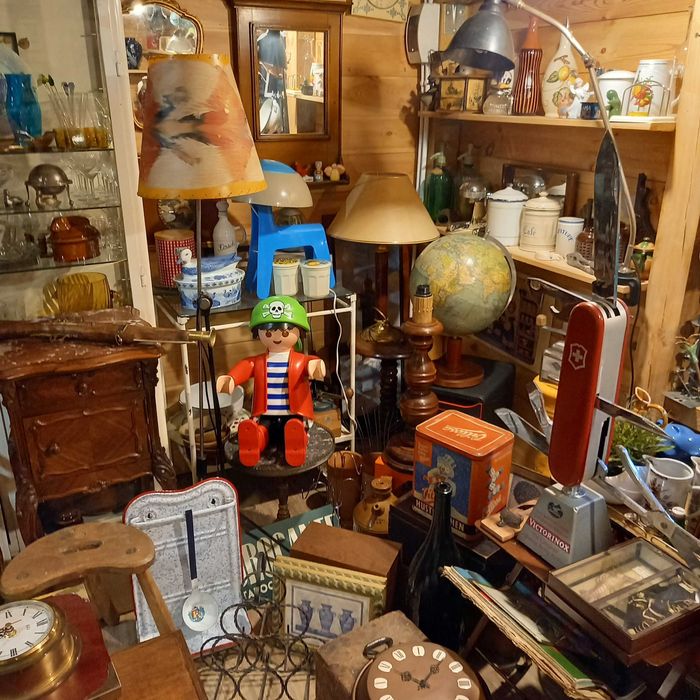 Osobliwości antyki starocie marynistyka przedmioty vintage