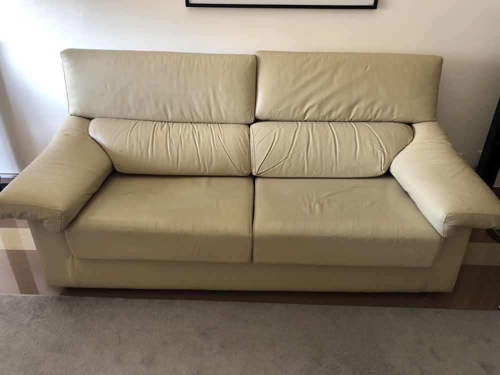 Sofa 2 lugares bege pele genuina