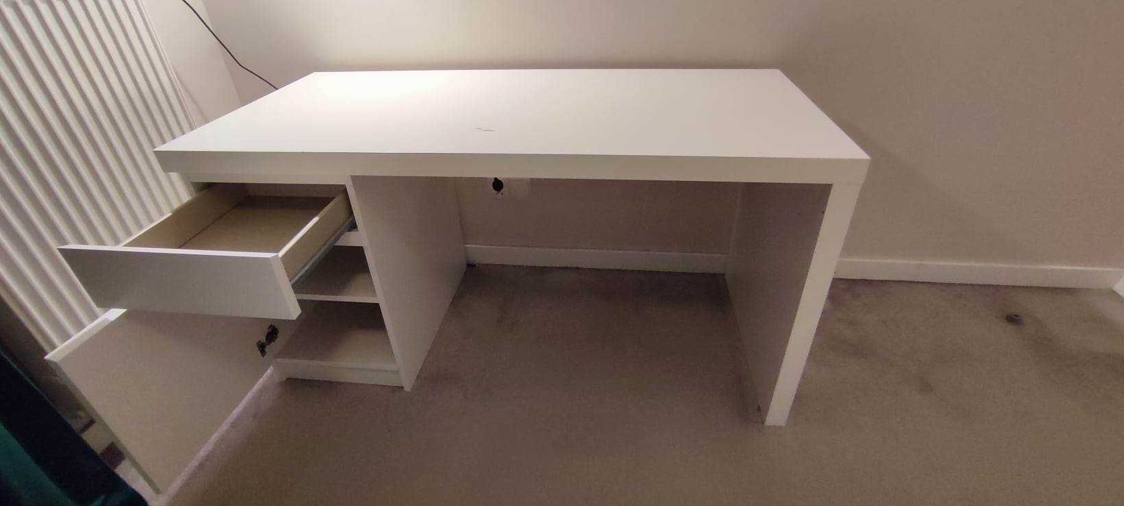Biurko białe MALM (IKEA)