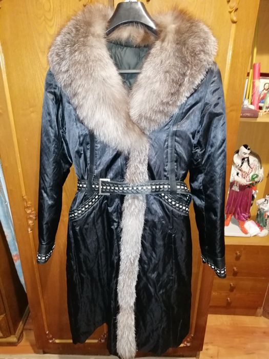 Зимове тепле пальто оздоблене хутром