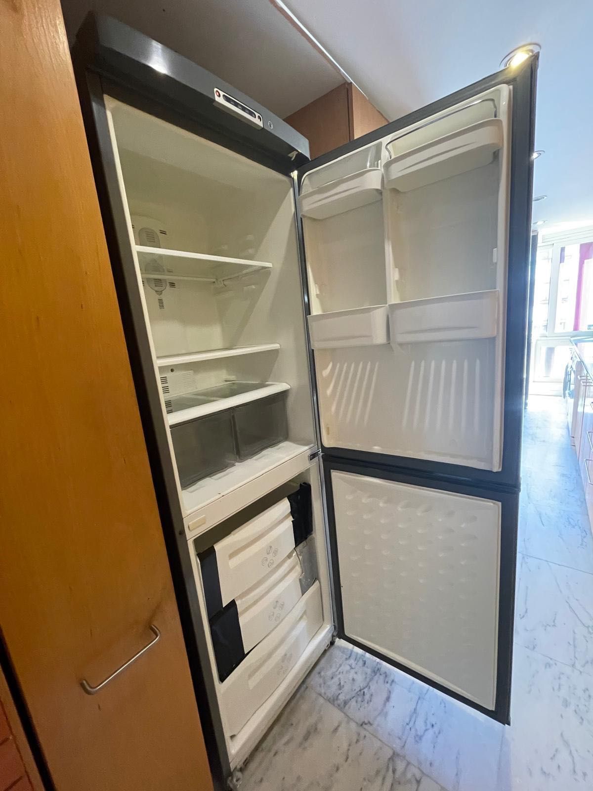 Vendo Frigorífico GE cinzento