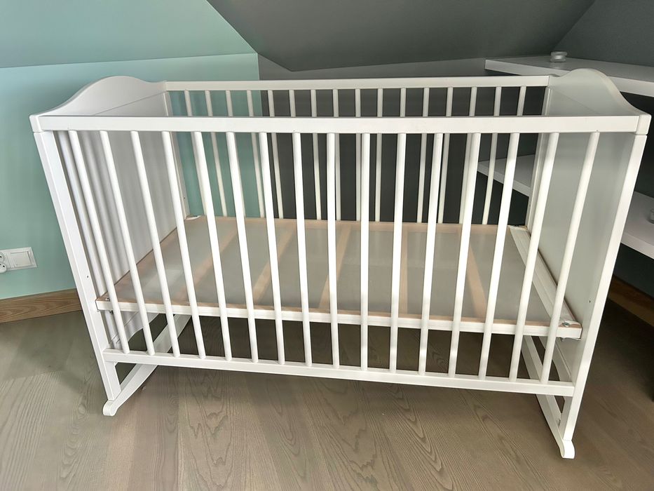 IKEA łóżeczko SMAGORA 120x60 z przeróbkami kołyska bujak łóżko materac