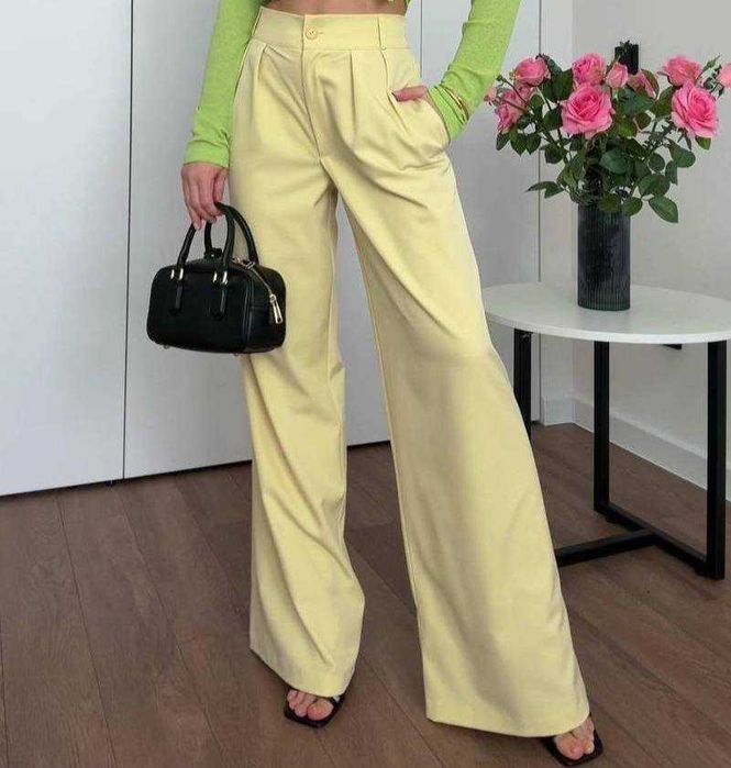 Жіночі класичні брюки на резинці прямі ділові штани палаццо