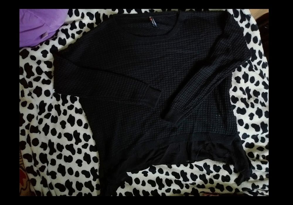 nowy Sweter.  Z falbanką.  Skład z dodatkiem Wełny, Angory. NEW YORKER