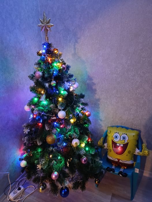 Ялинка новорічна