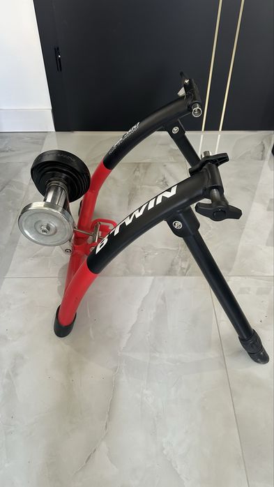 Trenażer rowerowy B’Twin In’Ride 500 Fluid Technology – płynny opór