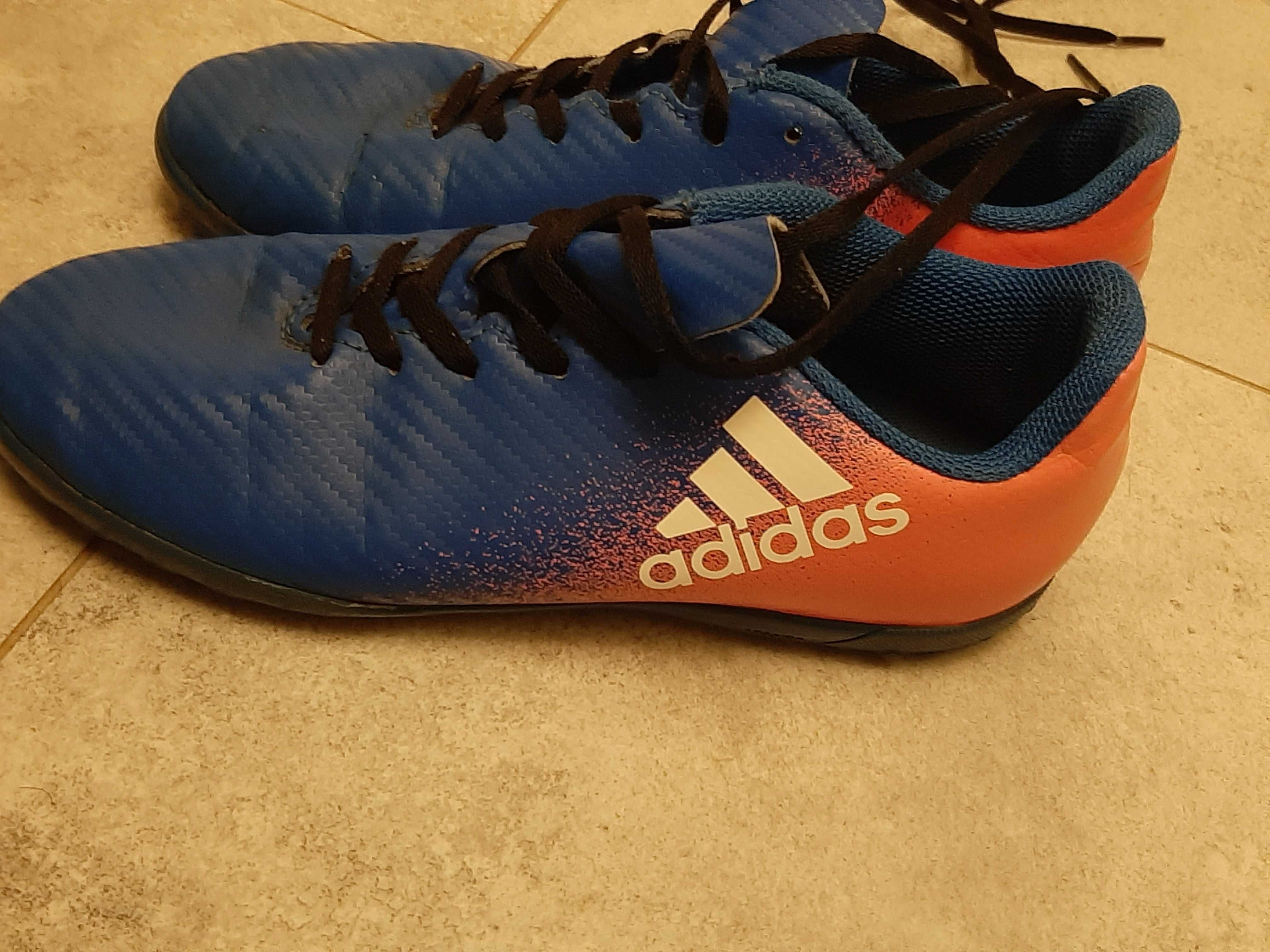 Sprzedam buty halówki do gry w piłkę firmy Adidas rozm. 35