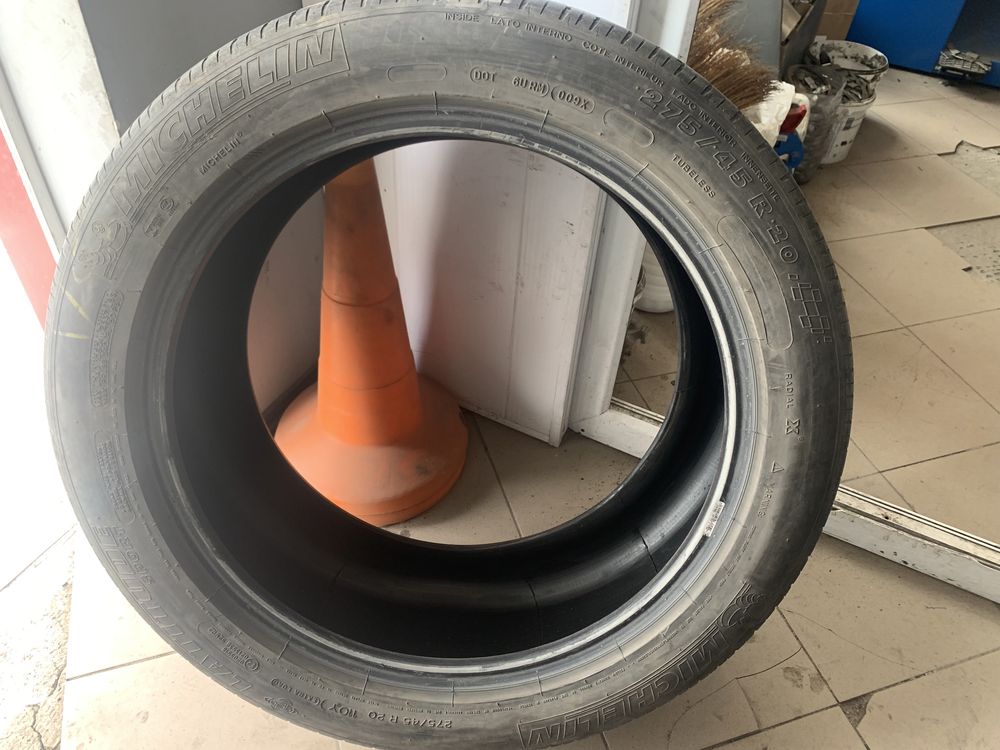 Продам резину 275/45R20