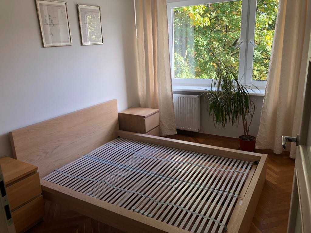 Dwa pokoje, niska zabudowa, w pobliżu stacji metra Wierzbno.