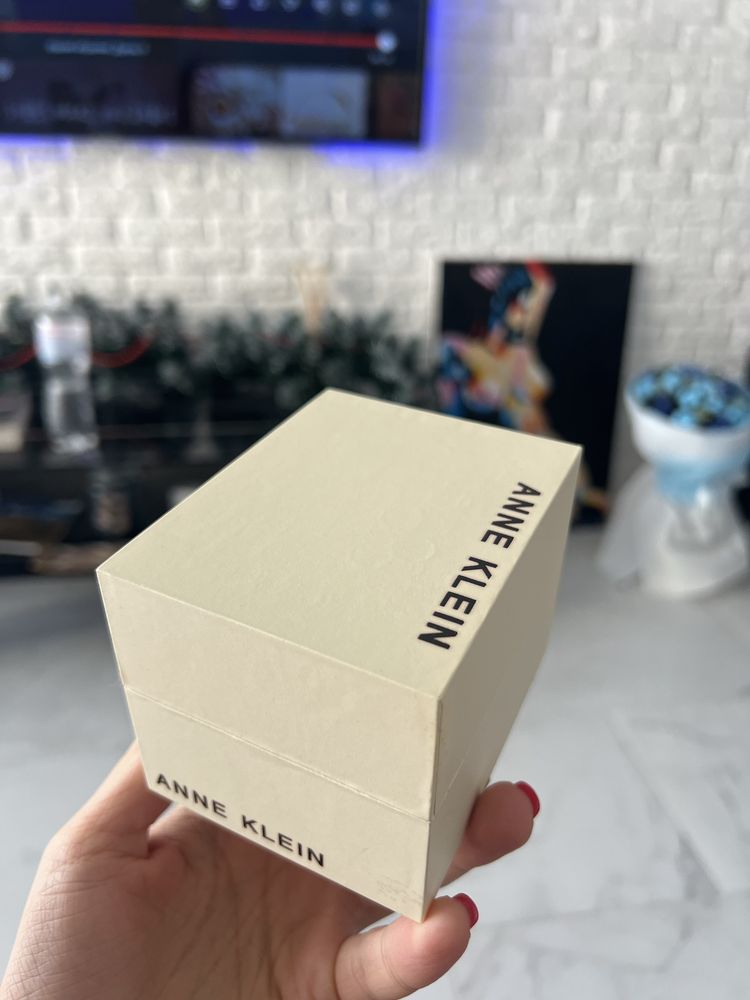 Продам часы anne klein с брилиантом оригинал новые