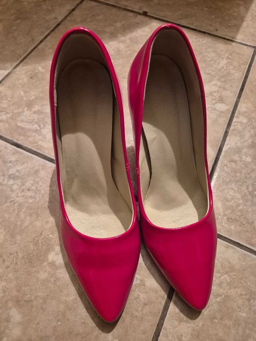 Czerwone szpilki rozmiar 37