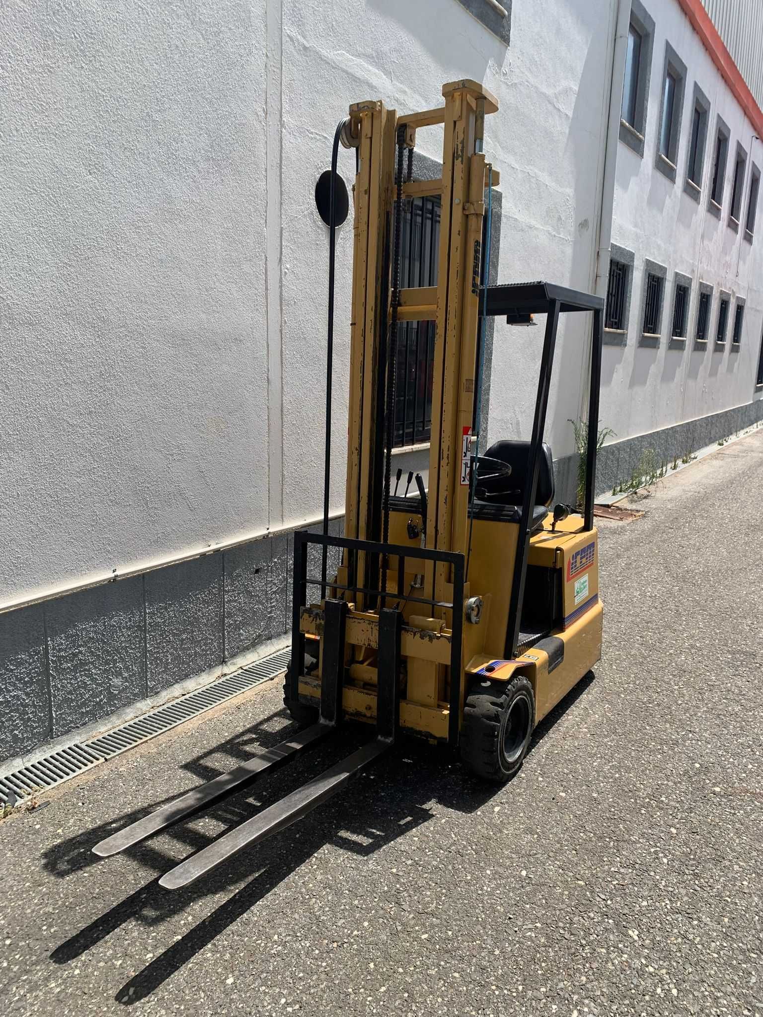 Empilhador Elétrico ICEM 1200kg 4,2m