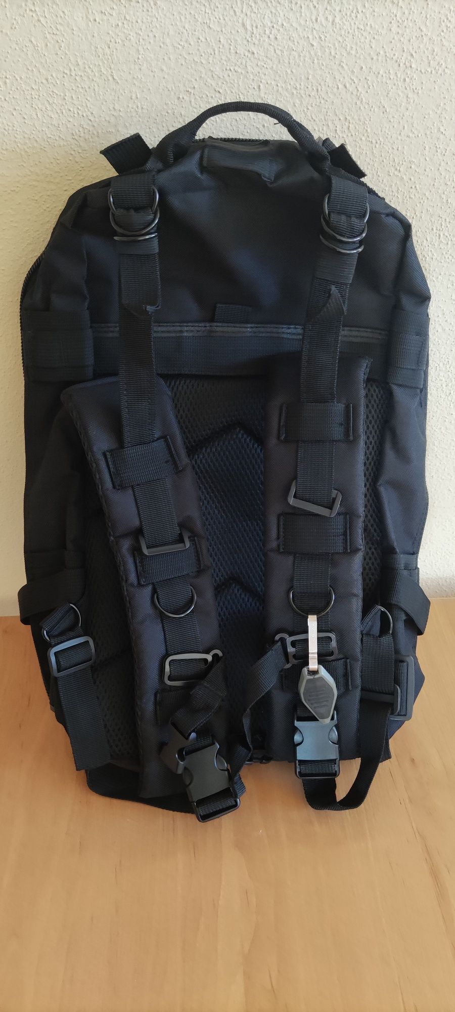 Mochila táctica preta