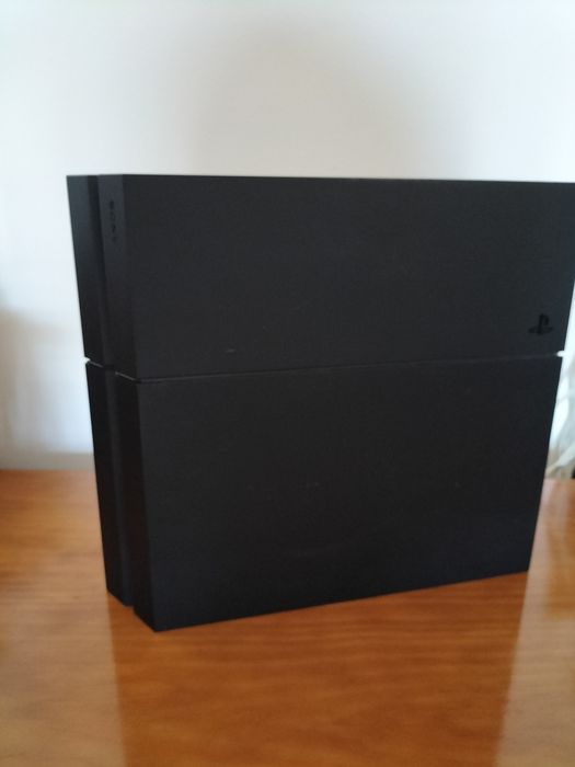 PlayStation 4 500Gb + Jogos + Comando