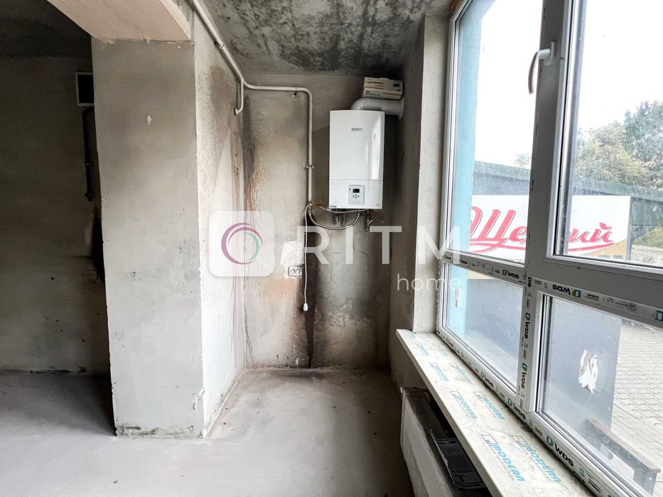 Продається простора квартира в ЖК «Над рікою» на першому поверсі.