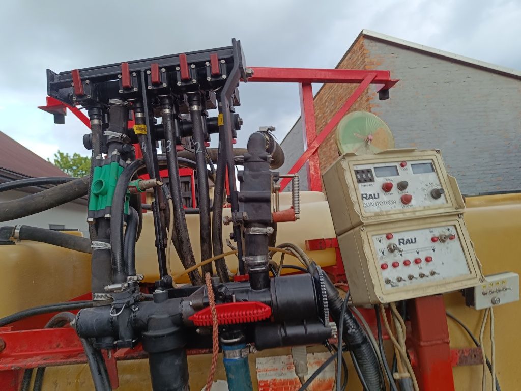 Opryskiwacz RAU D2 1600l 15/18m