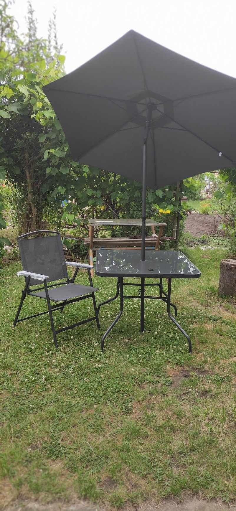 Zestaw ogrodowy 4 krzesła stół parasol