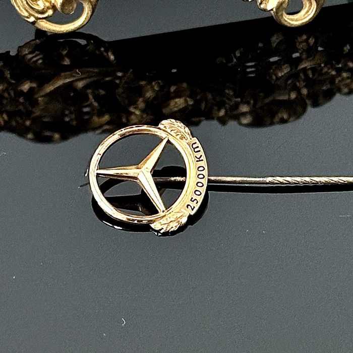 Mercedes – srebrna pozłacana szpilka do krawata Mercedes lata 50-60-te