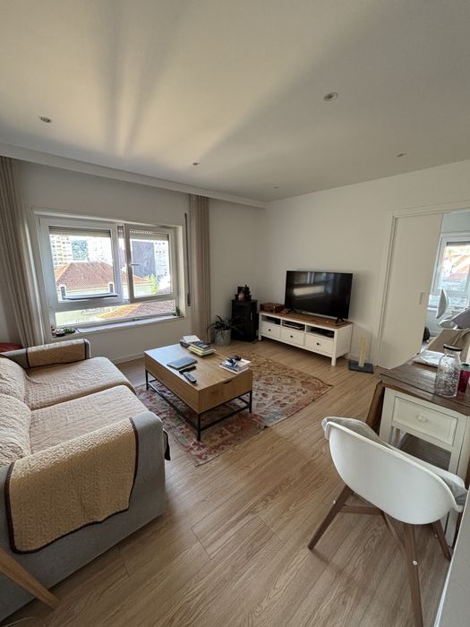 Arrenda-se T1+1 mobilado e equipado