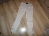 Białe spodnie ze zwężanymi nogawkami xs-s