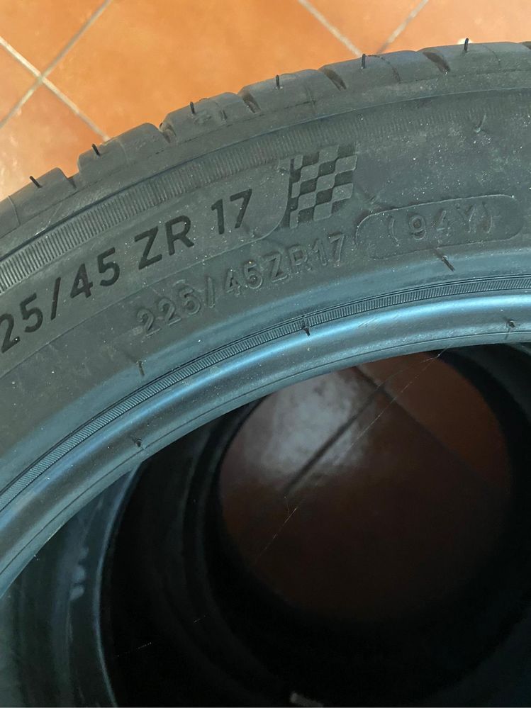 Pneus Michelin 225/45 R17