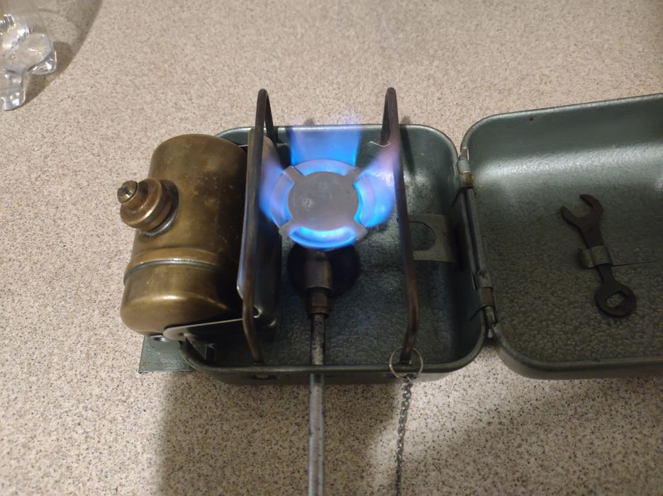 Примус горелка туристическая на бензине.