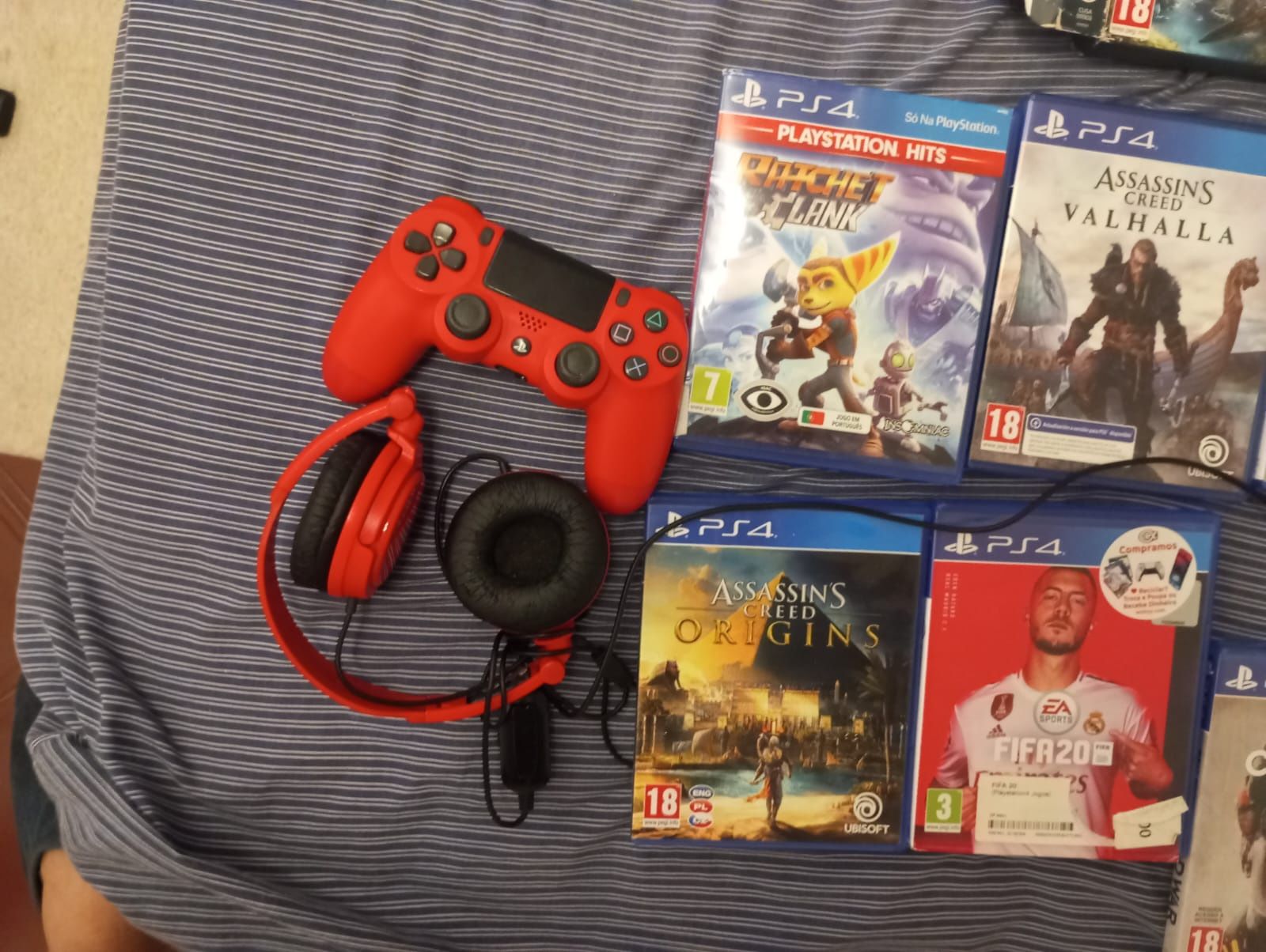Vendo PlayStation 4 com 1 terá de memoria