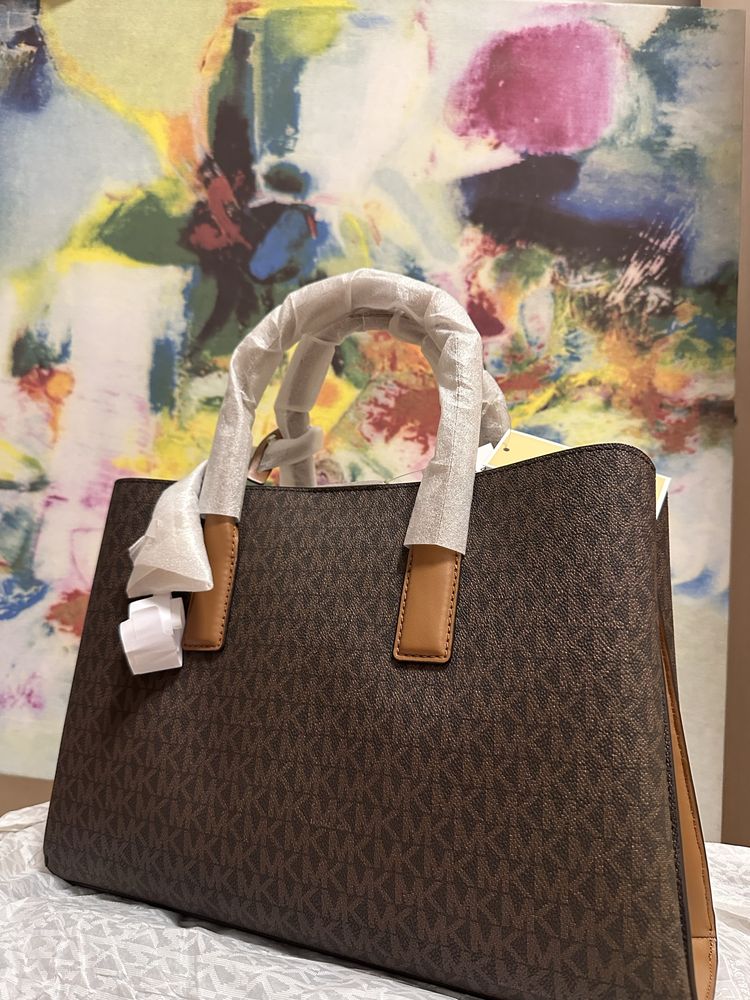 Жіноча сумка із колекції Michael Kors