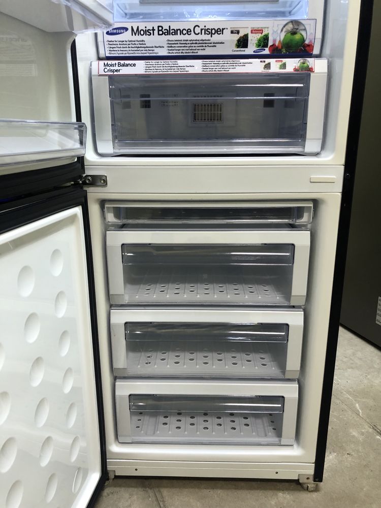 Холодильник Samsung чорне скло RL55VTEBG