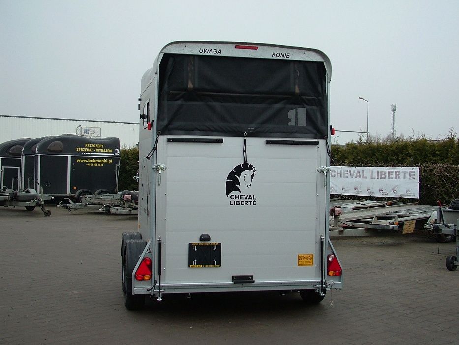 Przyczepa dla 2 koni z przednim wyjściem aluminiowa