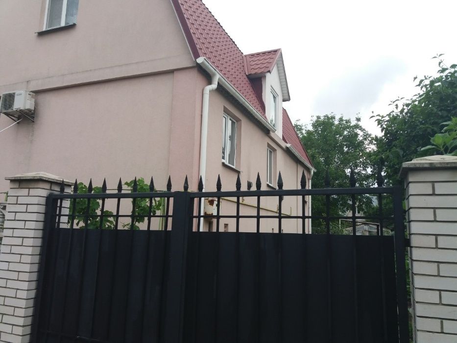 Продам 3-х этажный дом