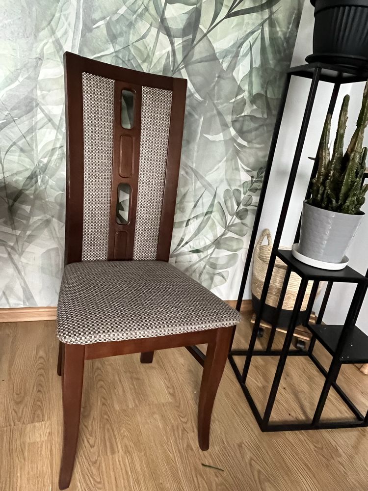 Meble do salonu/pokoju, dywan, stół z krzesłami
