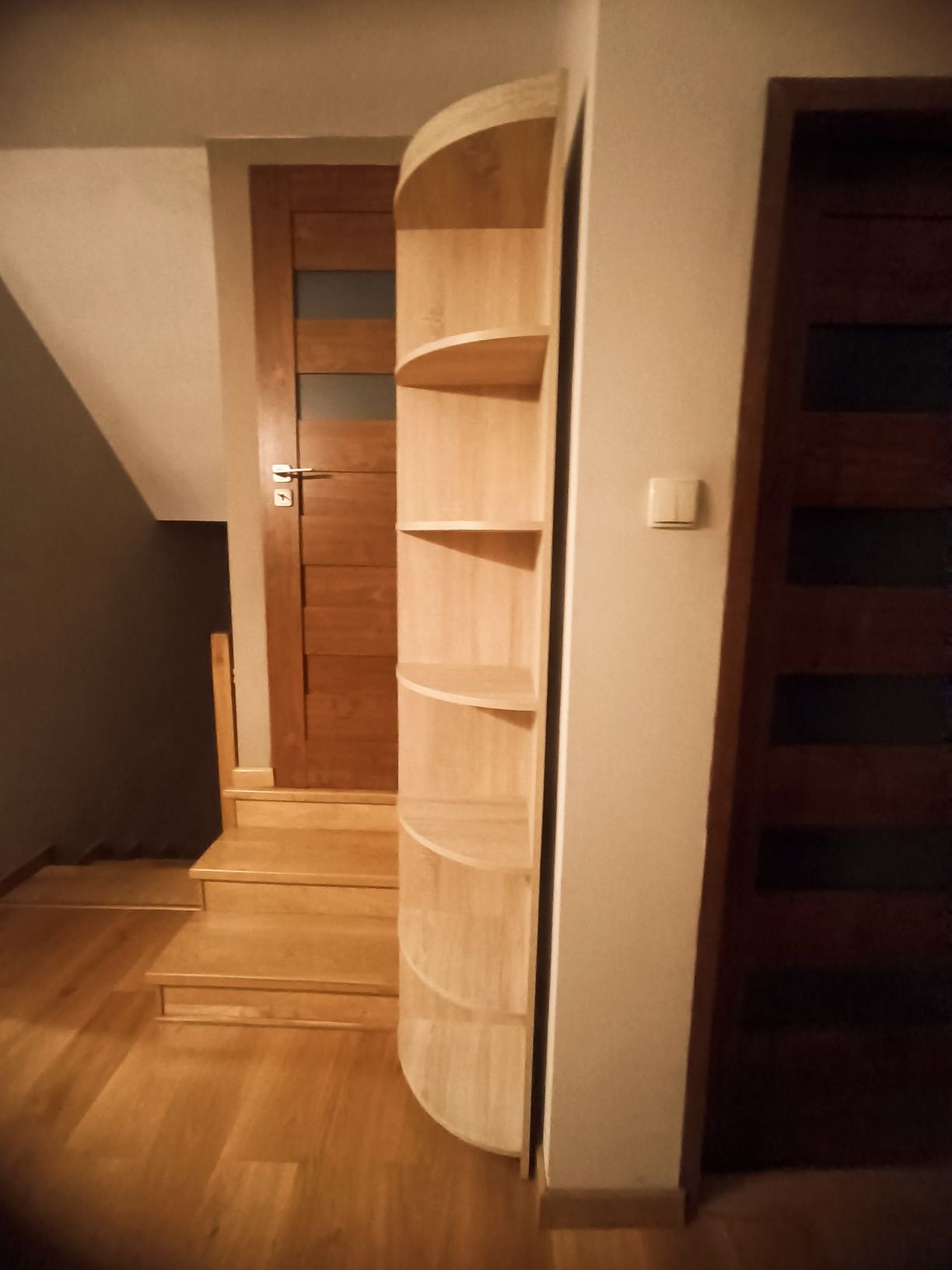 Sprzedam regał narożny