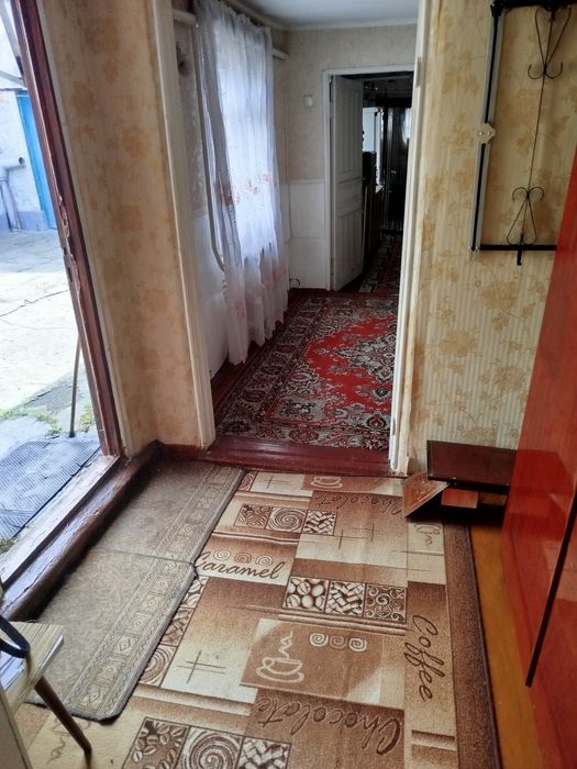 Продаю будинок в центрі міста.