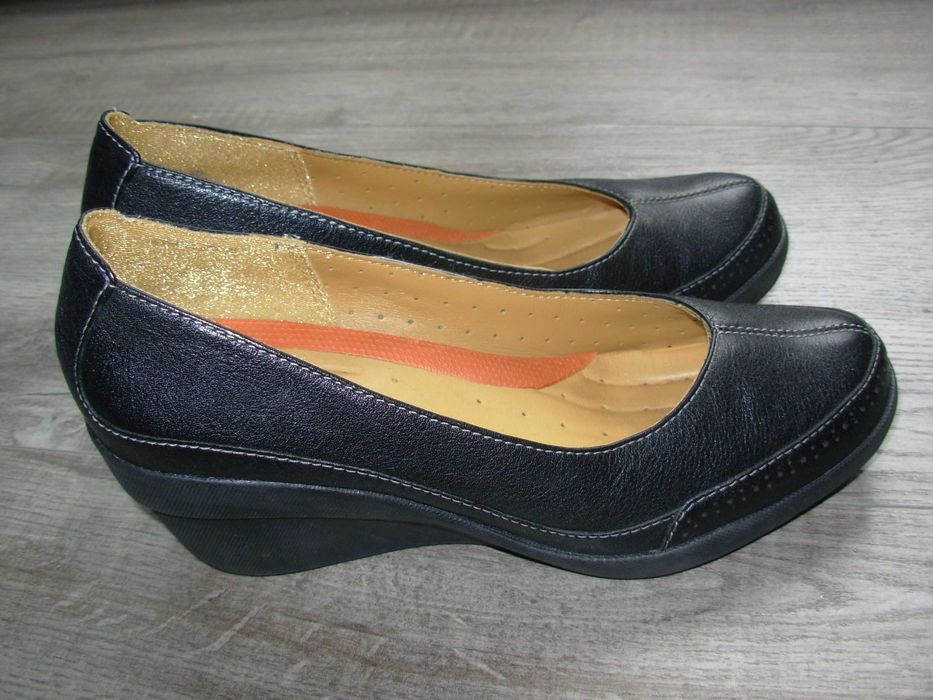 buty 38 damskie Clarks czółenka koturn skórzane 24,5cm jesienne