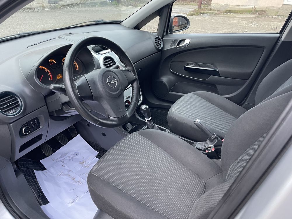 Продам  обмен Opel Corsa 1.2  бензин 5 дверный