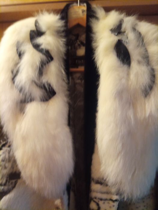 Пальто зимове з комірцем з кролика