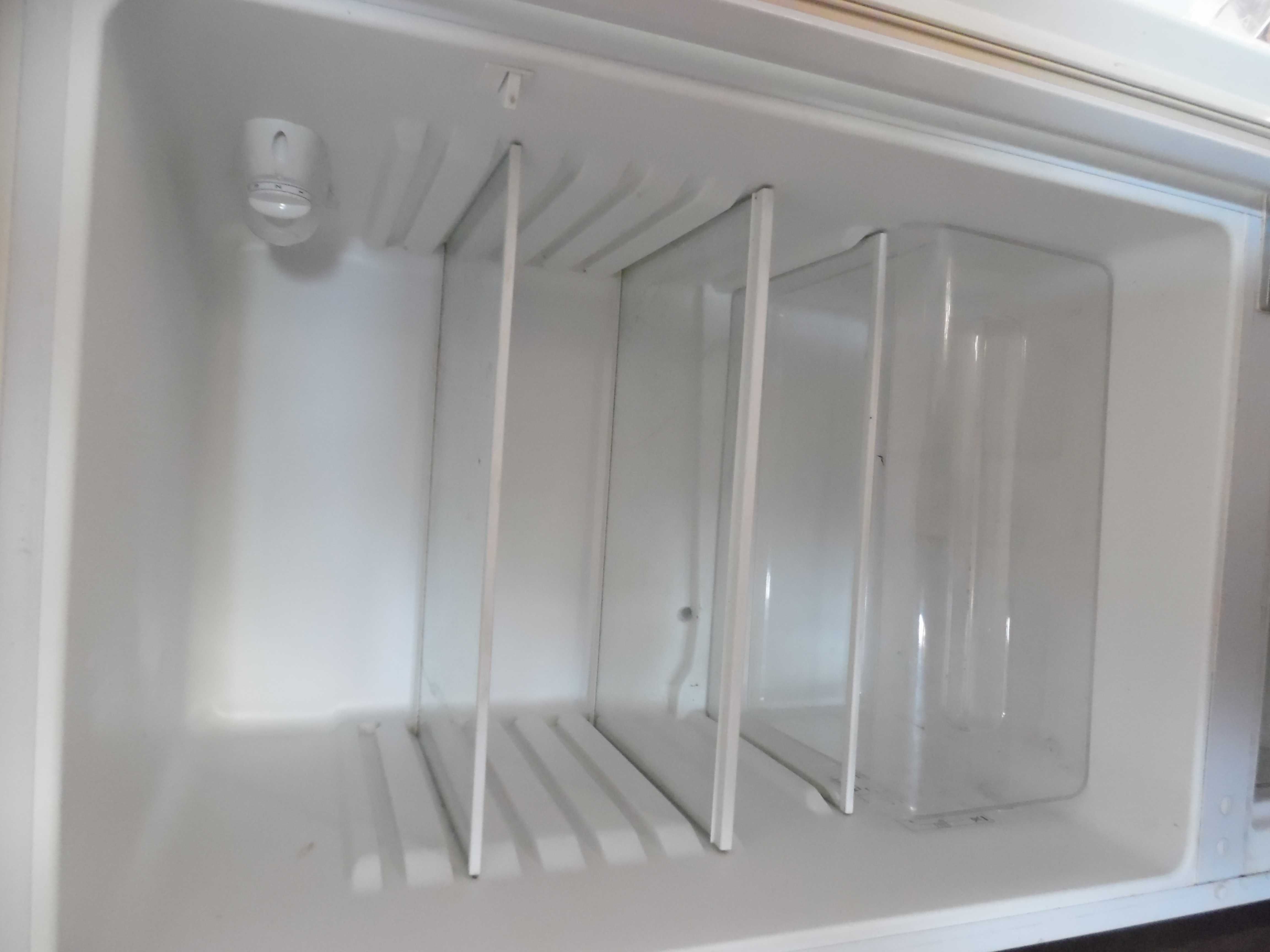 Frigorifico Combinado com gavetas em muito bom estado
