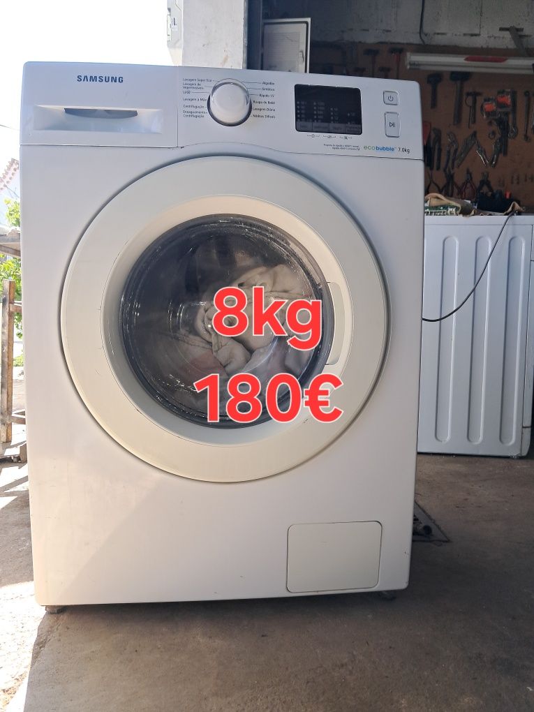 Várias Máquinas de lavar roupa