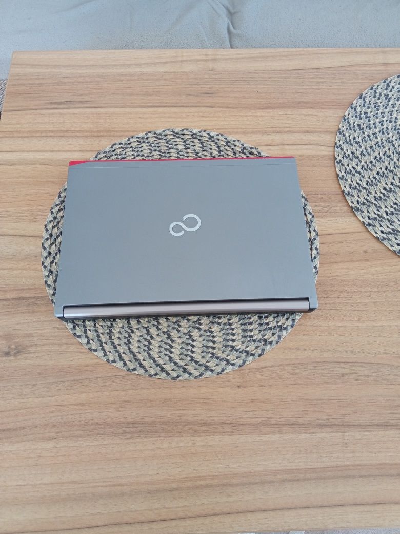 Fujitsu lifebook e744 i5 SSD